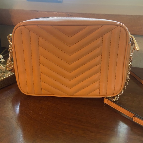 Michael Kors NWT Quilted Leather Camera Bag - Picture 3 of 16